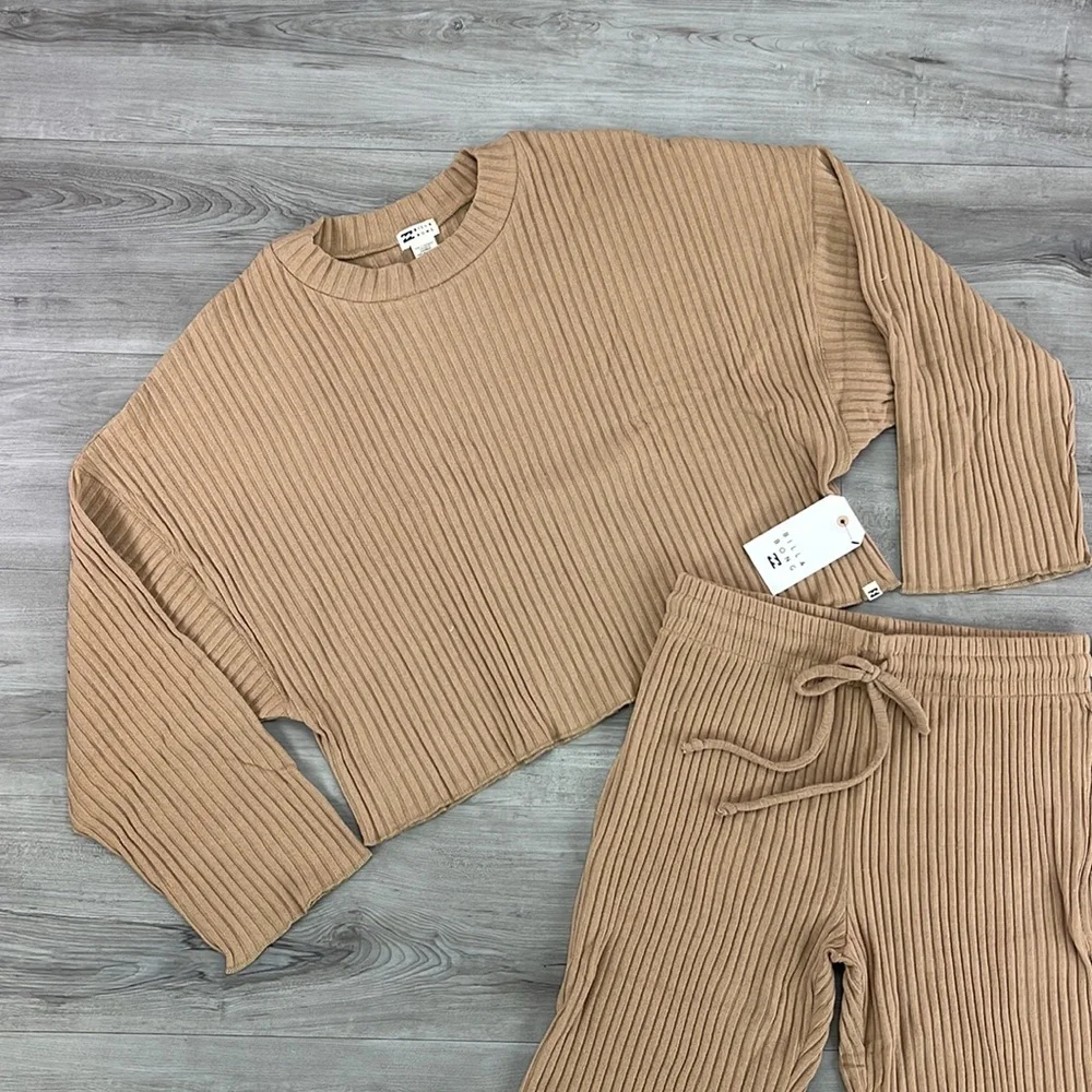 🔆BILLABONG🔆 KEEP LOUNGIN TOP
KEEP LOUNGIN PANT SET - Picture 5 of 14